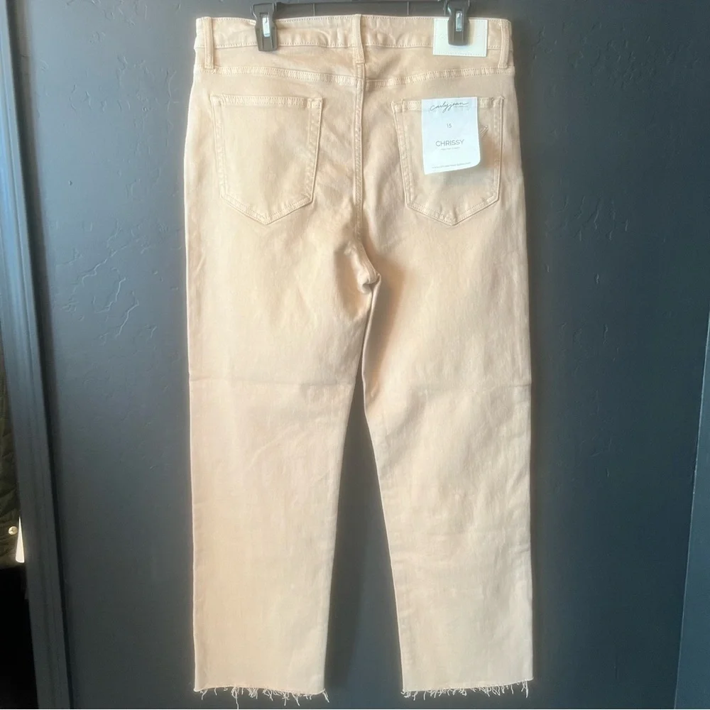 NWT Chrissy Classic Straight Leg Jeans Size: 15 Color : Beige